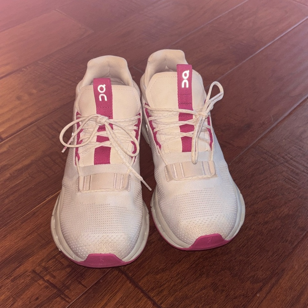 Pink and white on cloud nova 7.5